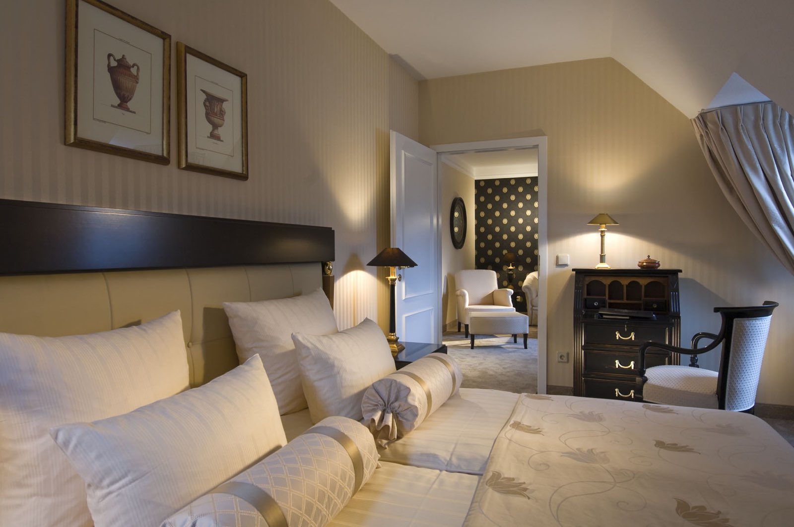 https://cms.libertashotels.com/wp-content/uploads/2024/06/Zimmer-Suite1.jpg